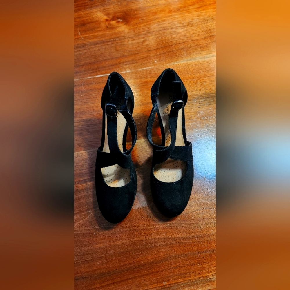 Shoes - Picture 2 of 3